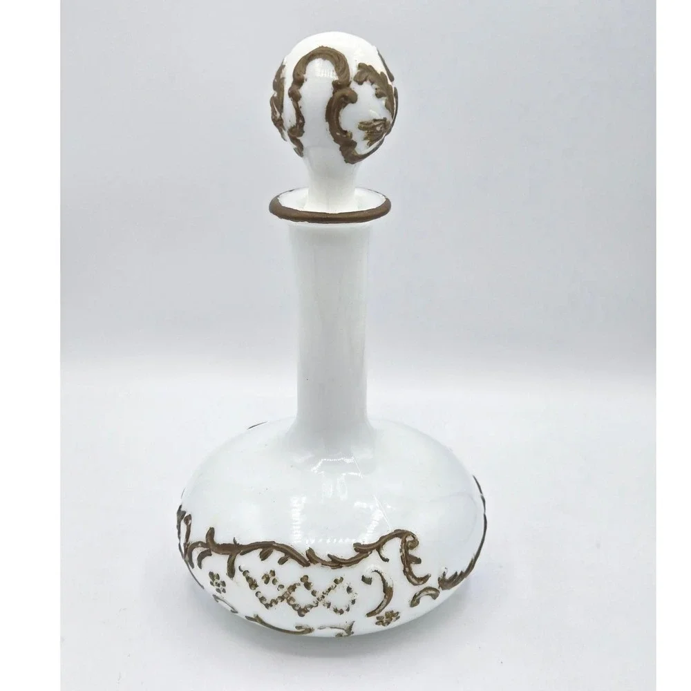 Elegant Vintage White Porcelain Asian-Style‎ Vase